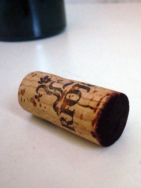 Tapón de corcho natural del vino Proelio Crianza 2012.